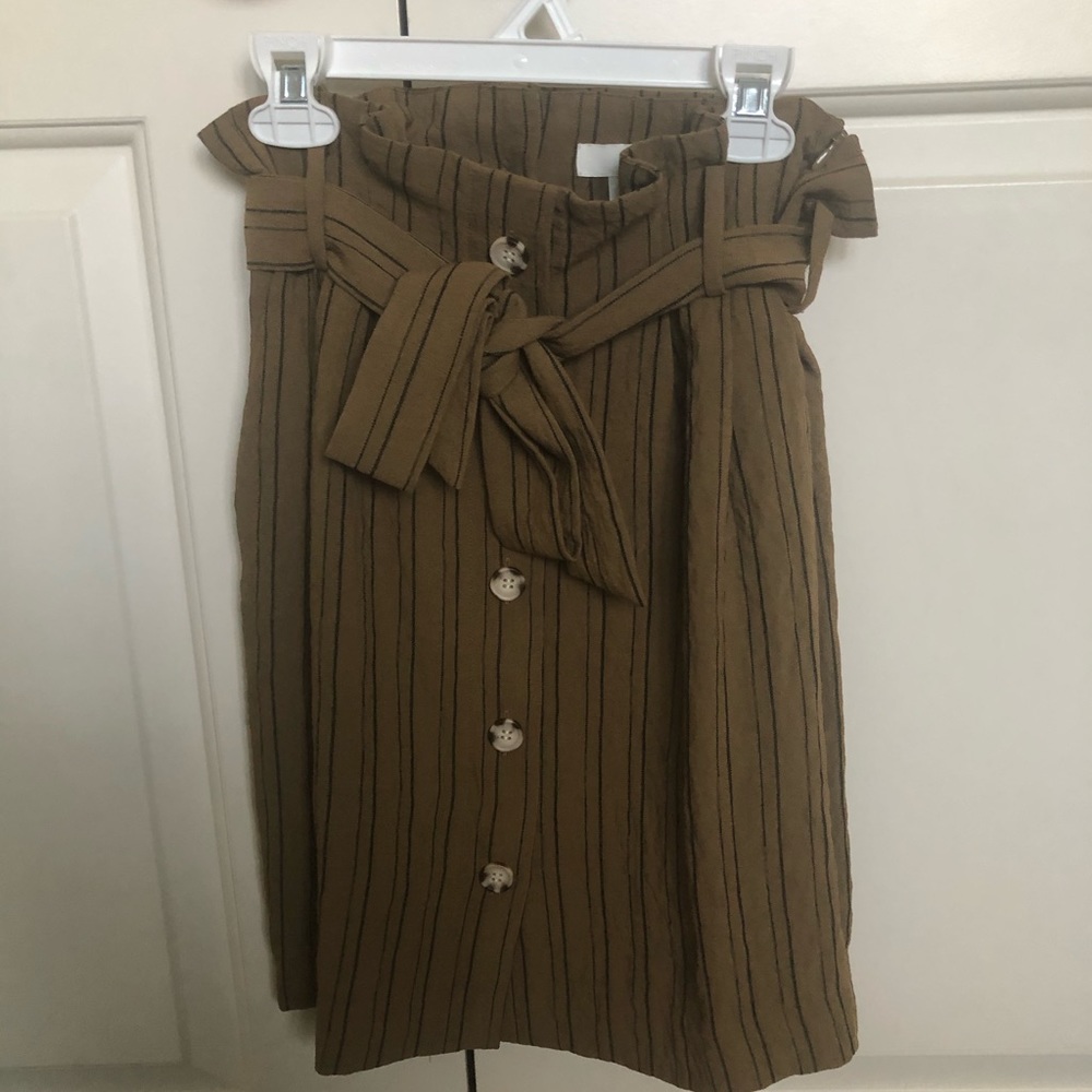 Brand new H&M button up skirt